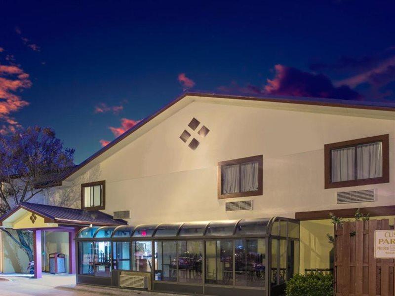 Super 8 By Wyndham Champaign Μοτέλ Εξωτερικό φωτογραφία