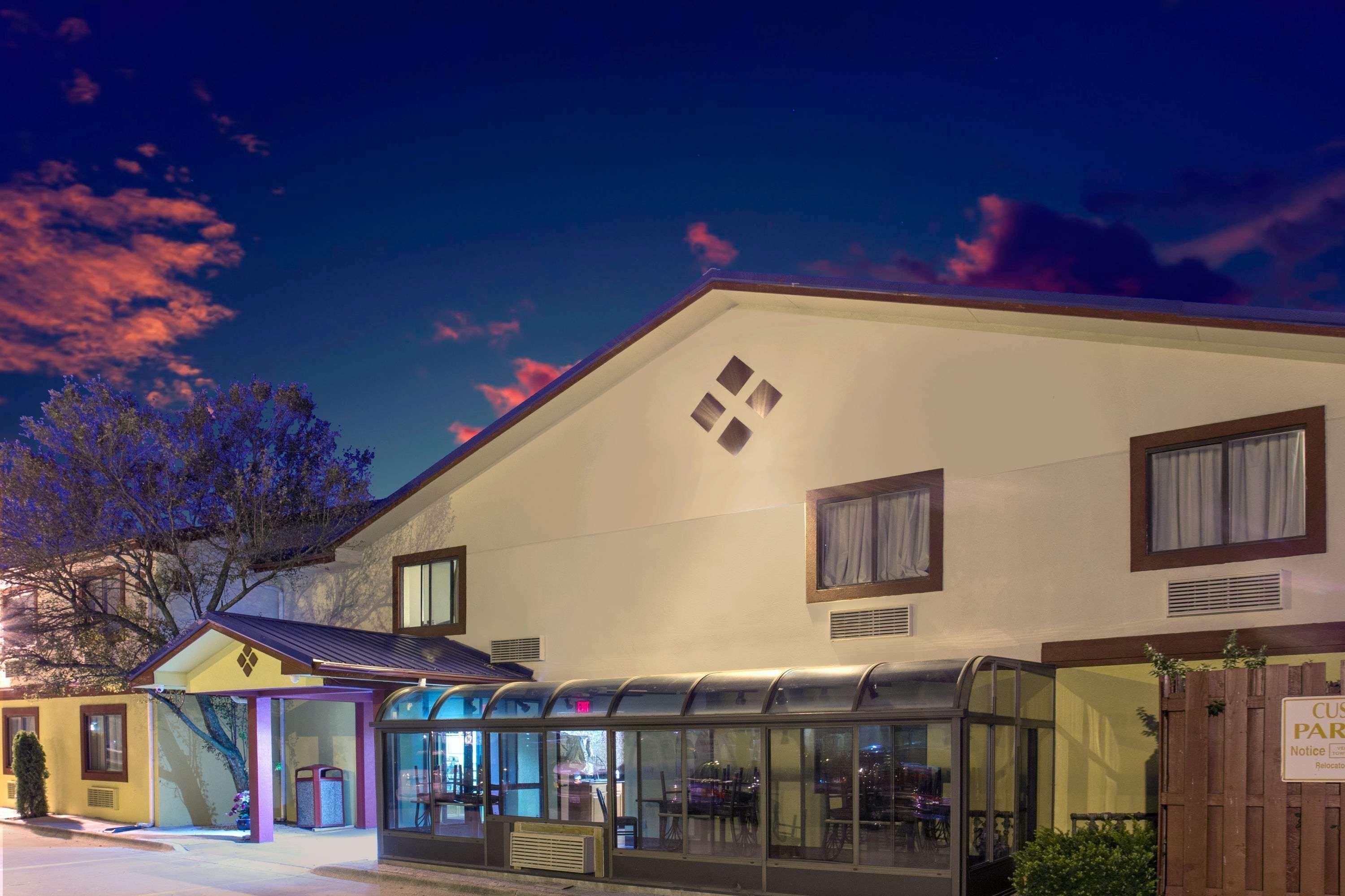 Super 8 By Wyndham Champaign Μοτέλ Εξωτερικό φωτογραφία