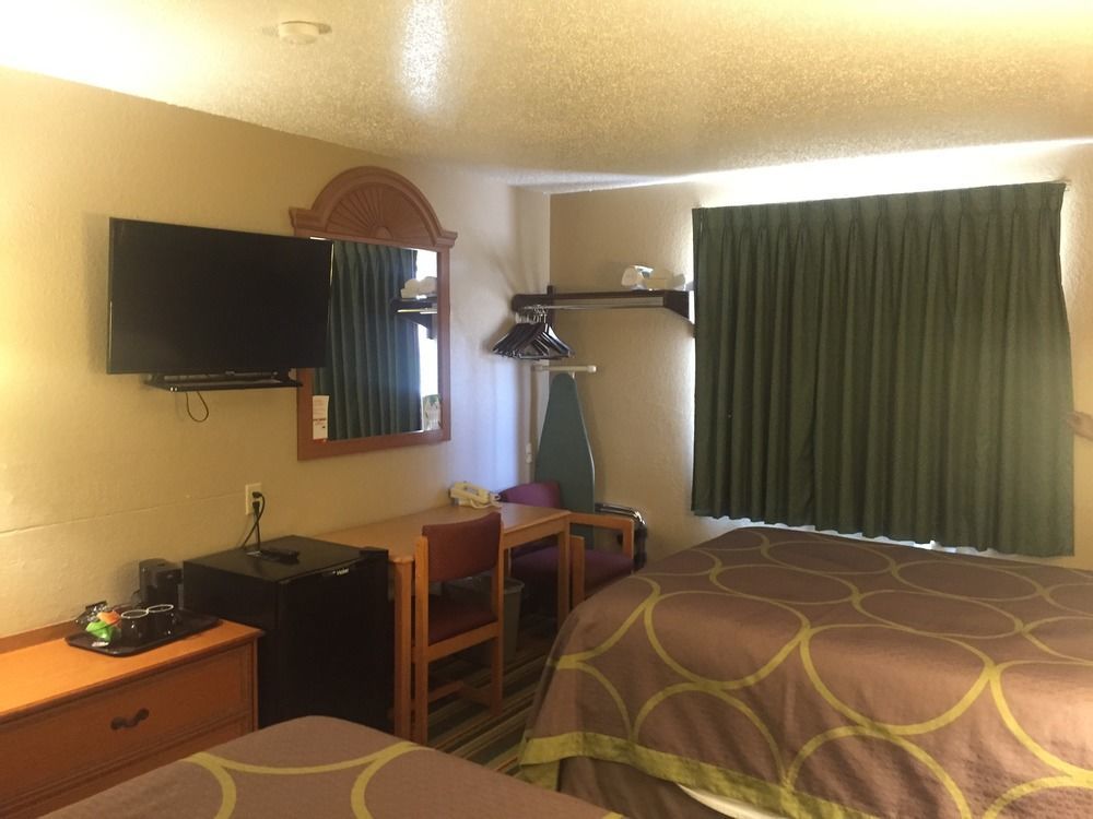 Super 8 By Wyndham Champaign Μοτέλ Εξωτερικό φωτογραφία
