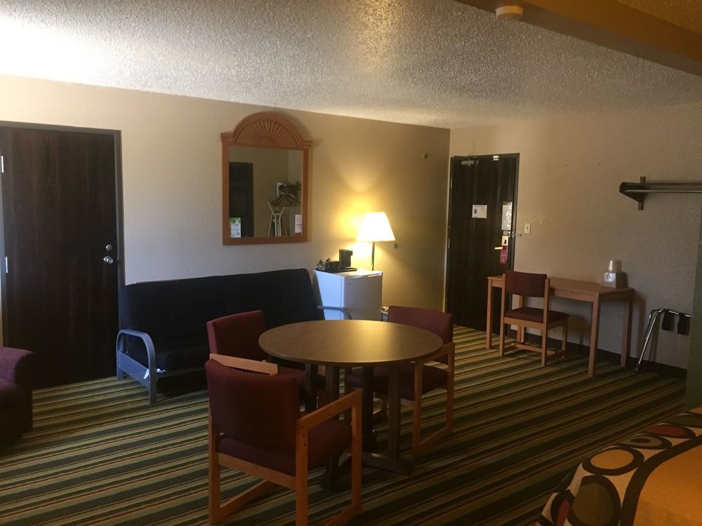 Super 8 By Wyndham Champaign Μοτέλ Εξωτερικό φωτογραφία